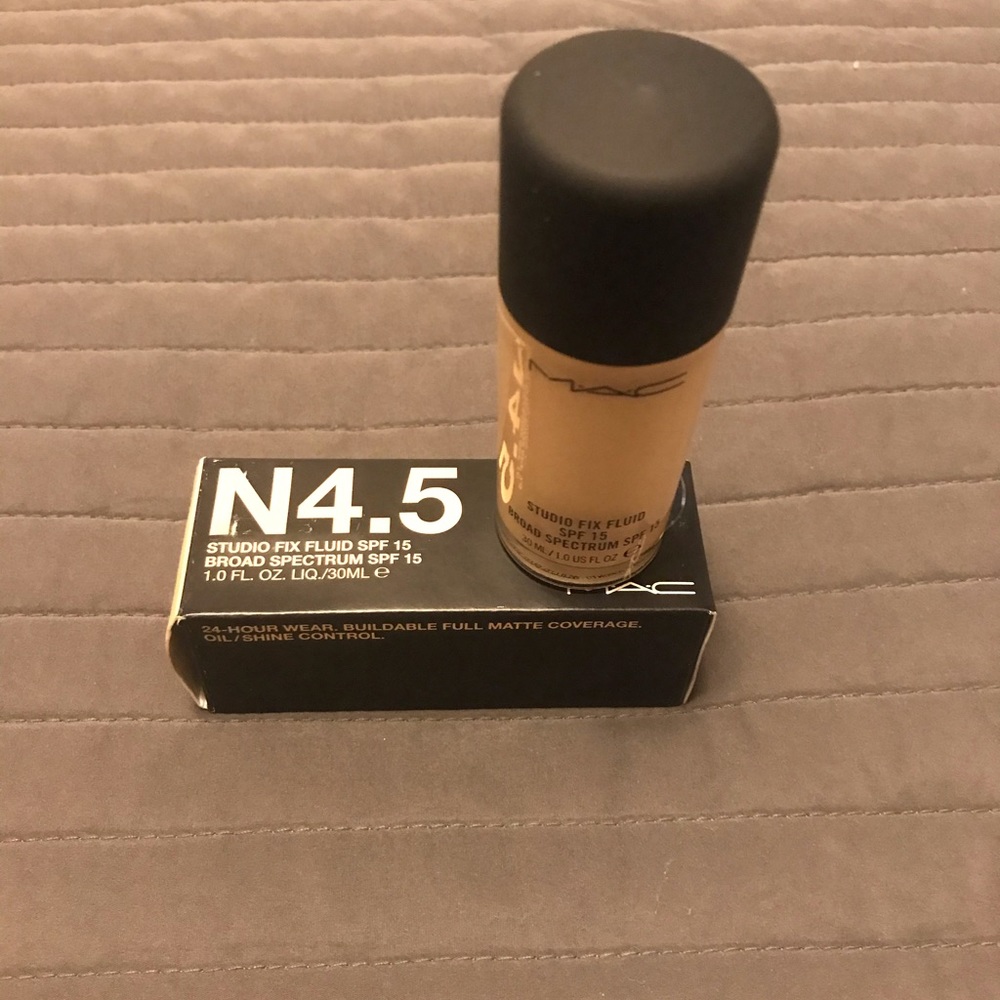 SOLD - MAC Studio Fix Liquid Foundation Color: N4.5